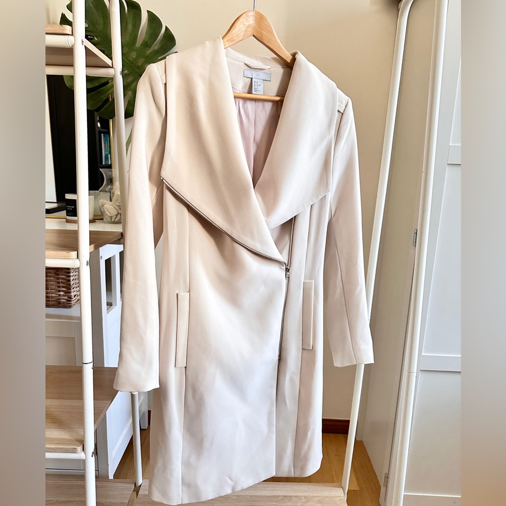 HM Cream Colored Mid-Length Zipped Jacket